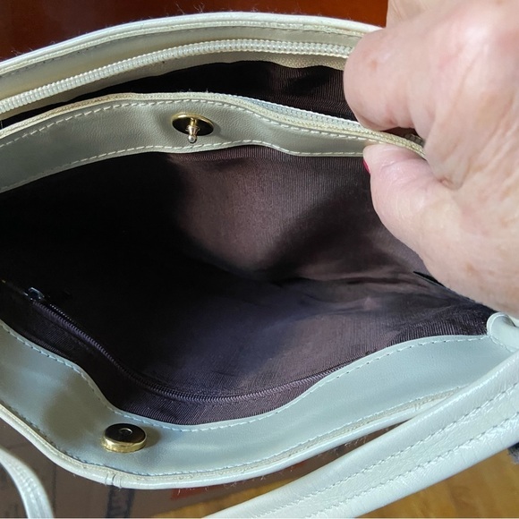 Leather shoulder handbag has 5 compartments that zip or snap for easy access. - Picture 7 of 8